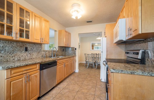Dania Beach House | 3BR 2BA-Heated Pool - Mile to Beach-Private Villa