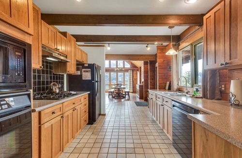Twin Lakes Cabin | 3BR Cabin w/Hot Tub, Lake & 14er Views
