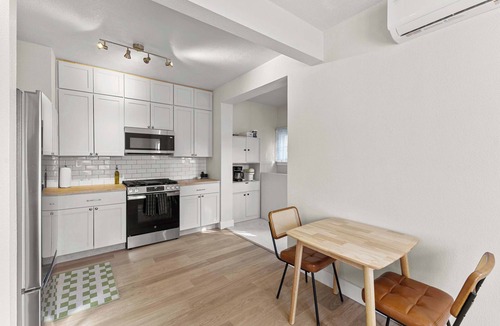 Aberdeen House | 3BR Charming Home, Bright Space & Sleeps 6