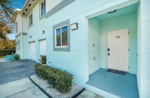 Central Fort Lauderdale Apartment | 3BR Ft Lauderdale Townhome + Game Room + Parking