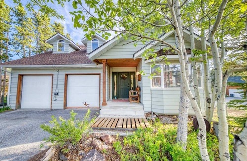 Leadville North House | 3BR - Hot Tub, Jacuzzi, Stunning Mt. Elbert Views