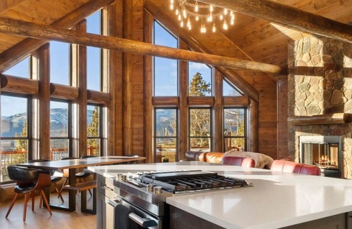 Alma House | 3BR+Loft Modern Mountain Retreat w/Hot Tub