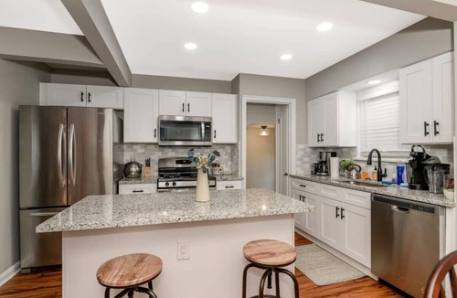 Independence House | 3BR Retreat Near Cleveland | Sunroom w/Ping-Pong