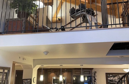 Vail Condo | 3BR w/loft @ 9 Vail Rd in the Heart of Vail Village, Parking, Hot Tub & Pool!