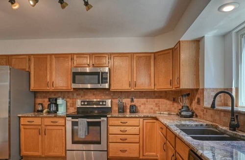 Colorado Springs House | 4 Bdrms, fenced back yard, Pool Table & Mtn Views
