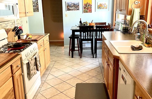 Fairlawn Heights House | 4 Bed/3 Bath with Hot Tub & Courtyard