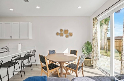 Riviera Beach House | 4 Bed WPB - Home Near 95, Airport, DT & Beaches