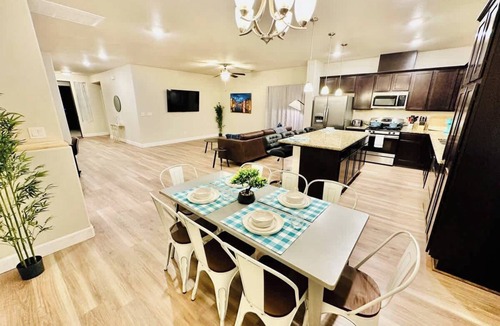 Fernley House | 4-Bedroom 5TVs -20 Min to USA Pkwy|Sleeps 14|Pet OK