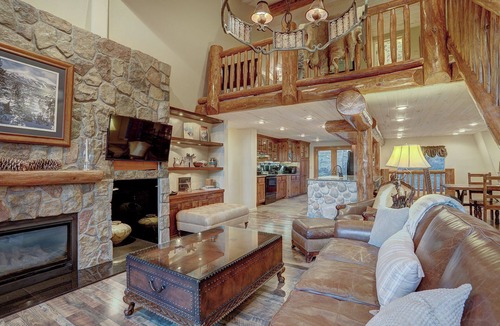 Baldy Mountain Ski Chalet | 4-bedroom Chalet in 8 Minutes from Downtown Breck