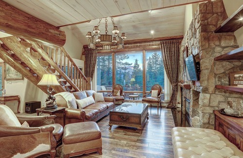 Baldy Mountain Ski Chalet | 4-bedroom Chalet in 8 Minutes from Downtown Breck