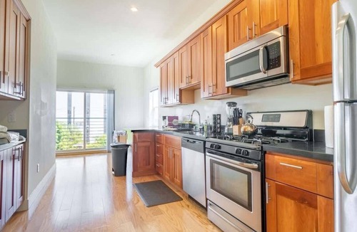 Mission District Condo | 4 Bedroom Modern Flat w/City Views & Huge Deck