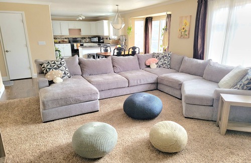 Thornton House | 4-bedroom sunny spacious house in peaceful Thornton with WiFi, Heat, AC