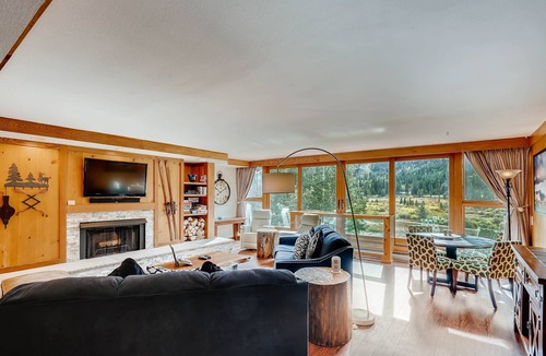 Lakeside Village Condo | 4 BR Decatur 1779-Minutes to Conf Center & Slopes! by RedAwning