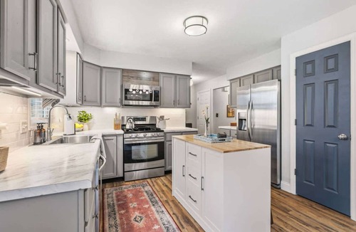 Northfield House | 4 BR - Hot Tub-Game Room-Near MGM-Sleeps 8