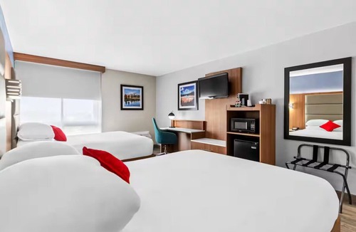 Cheyenne Hotel | 4 Inviting Rooms with Deluxe 2 Queen Beds - Near Cheyenne Frontier Days