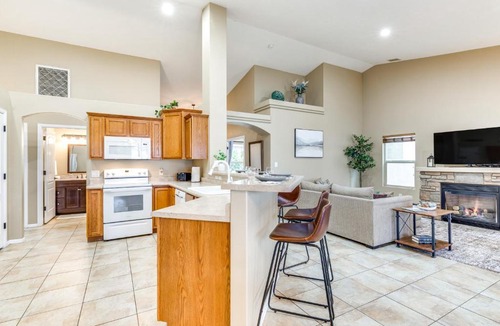 Grand Junction House | 4 Mi to Dtwn Grand Junction: Hot Tub Haven!