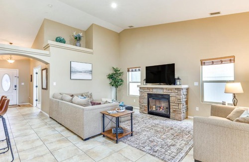 Grand Junction House | 4 Mi to Dtwn Grand Junction: Hot Tub Haven!