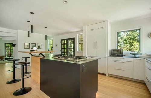 Parkside House | 4 private suites+bonus 5th bd! Hot Tub+Family+Pets