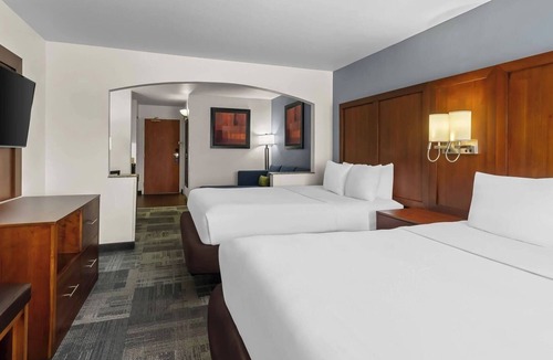 Englewood Hotel | 4 Sleek Retreats Near Denver Tech, Shops, Breweries & Adventure Spots
