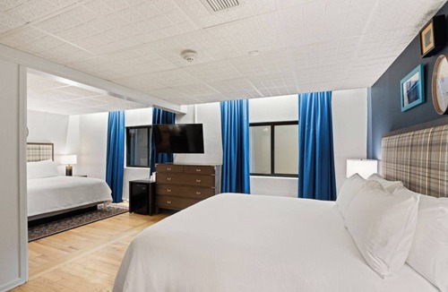 Glenwood Springs Hotel | 4 Units | Contemporary Urban Retreast Near Entertainment District
