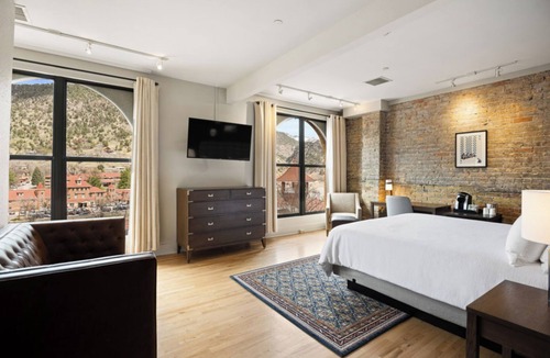 Glenwood Springs Hotel | 4 Units | Near Downtown & Hot Springs | Glenwood Springs