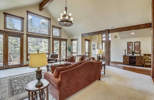The Highlands House | 442 m² House ∙ 4 bedrooms ∙ 12 guests