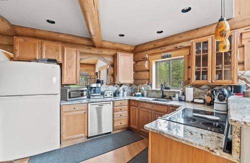 Twin Lakes Cabin | 4BD Log Home in Twin Lakes, Amazing Views, Pets OK