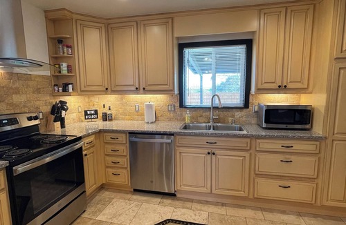 Berkley House | 4bed2bth Denver home near Downtown, Redrocks, Golden, Boulder and ALL highways!