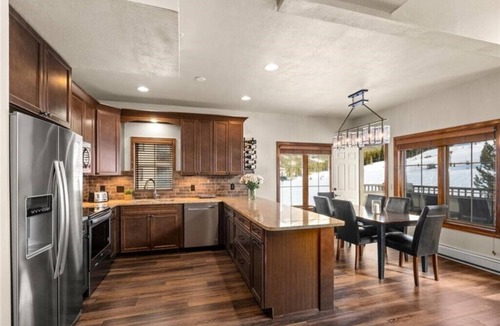 East Village at Copper House | 4BR/4.5Ba Slopeside Ski-in /Ski-out, Panoramic Ski Area Views, Pvt Garage, W/D