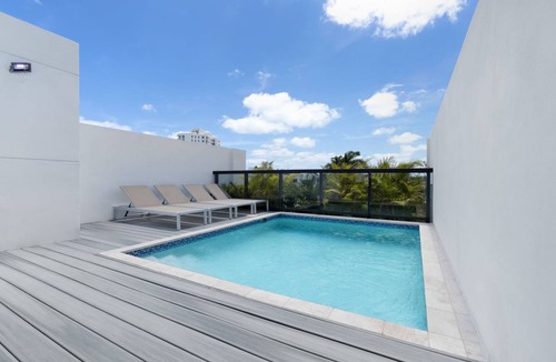 Bay Harbor Islands House | 4BR Bay Harbor Modern Miami Oasis with Private Rooftop Pool