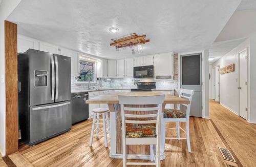 Castle Rock House | 4BR Family Home Game Room & Plenty of Space