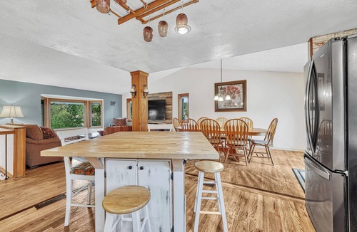 Castle Rock House | 4BR Family Home Game Room & Plenty of Space