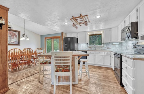 Castle Rock House | 4BR Family Home Game Room & Plenty of Space