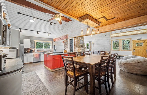 Durango House | 4BR Family Retreat w/Cedar Hot Tub, Movie Room, Plygrnd, Tramp, Rope Swing