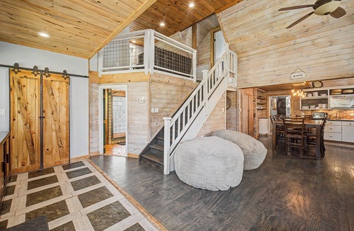 Durango House | 4BR Family Retreat w/Cedar Hot Tub, Movie Room, Plygrnd, Tramp, Rope Swing