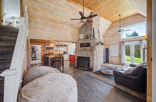 Durango House | 4BR Family Retreat w/Cedar Hot Tub, Movie Room, Plygrnd, Tramp, Rope Swing