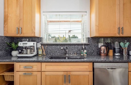 Alhambra House | 4BR Gem: Alhambra & Monterey Park Delight!