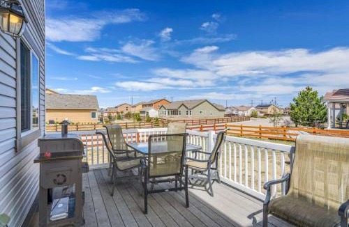 Peyton House | 4BR Hot Tub Pool Table, Ping Pong, Foosball!