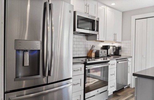 Dunkin Hill House | 4BR Mt Baldy Townhome On Bus Route