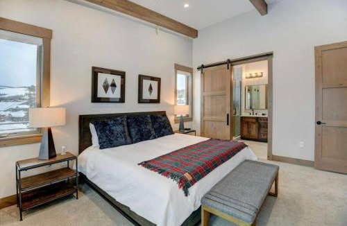 Winter Park Apartment | 4BR Winter Park Oasis - Sleeps 9 - Ski-In and Hot Tub