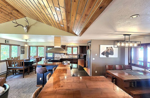 Winter Park Highlands House | ❤️5+1 Bedrooms on 5 Private ACRES! VIEWS😎HOTTUB❤️GAMEROOM! Great Location!