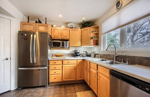 Devil's Thumb - Rolling Hill House | 5 Bedroom Home in South Boulder; Great Views; Access to Hiking Trails
