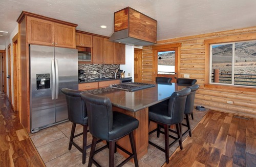 Silverthorne House | 5 Bedroom Log Cabin with Beautiful Mountain Views - Nearby Resorts