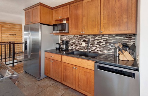 Silverthorne House | 5 Bedroom Log Cabin with Beautiful Mountain Views - Nearby Resorts