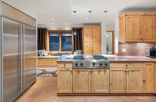 Aspen House | 5 BR Aspen Summer Rental - 5 Mins to Town, on 1+ Acre w/Pond & Tennis