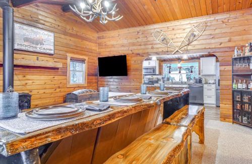 Blue River House | 5 Mi to Breckenridge Ski Resort: Cozy Wood Cabin!