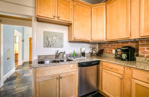 Central Boulder Condo | 5 min Walk to Pearl St - WiFi-King Bed-W&D