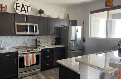 Sunridge Estates House | 5 minutes to the lake, river or casinos! Beautiful view