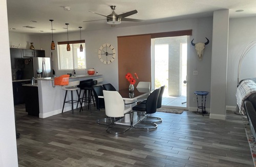 Sunridge Estates House | 5 minutes to the lake, river or casinos! Beautiful view