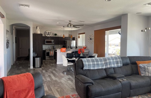 Sunridge Estates House | 5 minutes to the lake, river or casinos! Beautiful view